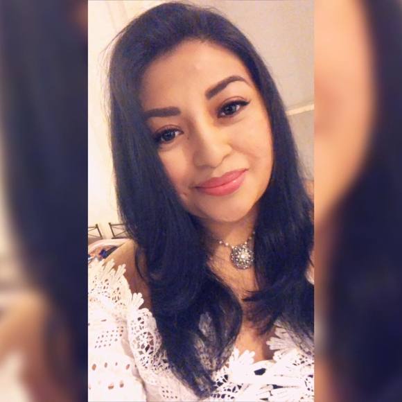 Poshmark profile picture for @ita